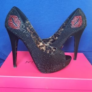 Betsey Johnson Glitzee Lip Heels